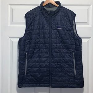 Patagonia XXL Men’s puff vest dark blue